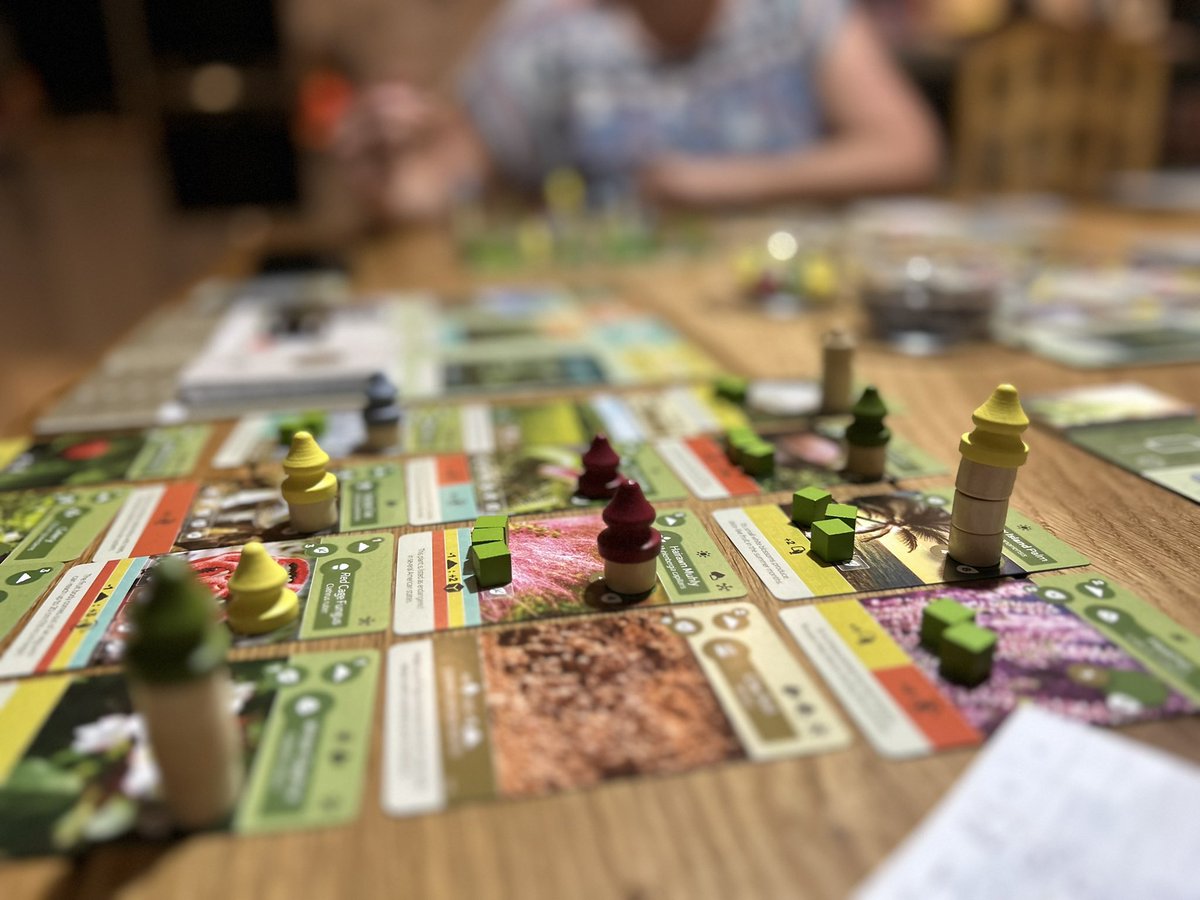 NoOrdinaryMeeps's tweet photo. Fab game of #EarthBoardgame as #DataJon, Emma and myself melt our brains trying to achieve every point opportunity possible! A 227-221-207 set of scores sees Emma take the win! All enjoyed the great challenge this game delivers! https://t.co/aRLWGioymu