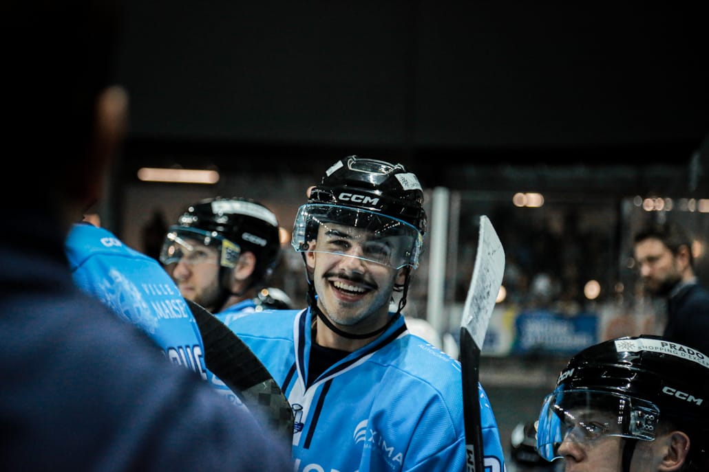 SpartsMarseille's tweet image. 𝐏𝐑𝐄𝐌𝐈𝐄𝐑 𝐌𝐀𝐓𝐂𝐇 𝐏𝐑𝐄𝐌𝐈𝐄̀𝐑𝐄 𝐕𝐈𝐂𝐓𝐎𝐈𝐑𝐄 ! 🤯

C’était impossible de rêver mieux. Nous avons su être à la hauteur de cette promotion dans l’élite !

Devant plus de 5342 supporters, nos Spartiates signent une victoire historique dans un match exceptionnel ! 🤩