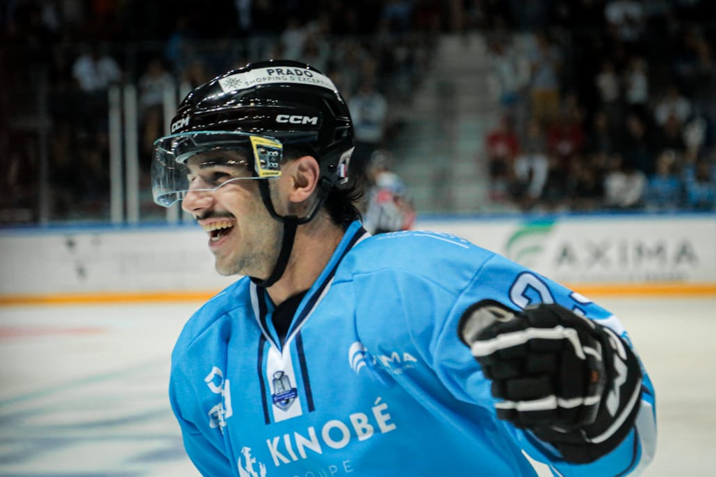 SpartsMarseille's tweet image. 𝐏𝐑𝐄𝐌𝐈𝐄𝐑 𝐌𝐀𝐓𝐂𝐇 𝐏𝐑𝐄𝐌𝐈𝐄̀𝐑𝐄 𝐕𝐈𝐂𝐓𝐎𝐈𝐑𝐄 ! 🤯

C’était impossible de rêver mieux. Nous avons su être à la hauteur de cette promotion dans l’élite !

Devant plus de 5342 supporters, nos Spartiates signent une victoire historique dans un match exceptionnel ! 🤩