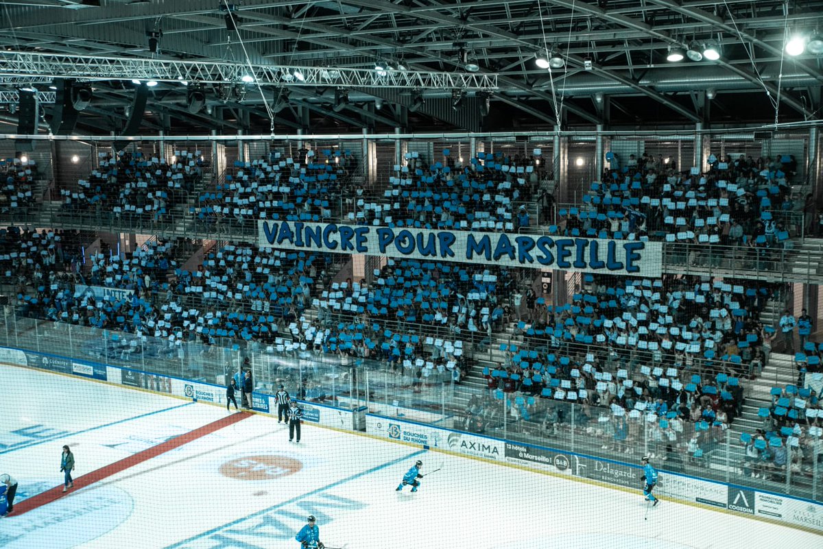 SpartsMarseille's tweet image. 𝐏𝐑𝐄𝐌𝐈𝐄𝐑 𝐌𝐀𝐓𝐂𝐇 𝐏𝐑𝐄𝐌𝐈𝐄̀𝐑𝐄 𝐕𝐈𝐂𝐓𝐎𝐈𝐑𝐄 ! 🤯

C’était impossible de rêver mieux. Nous avons su être à la hauteur de cette promotion dans l’élite !

Devant plus de 5342 supporters, nos Spartiates signent une victoire historique dans un match exceptionnel ! 🤩