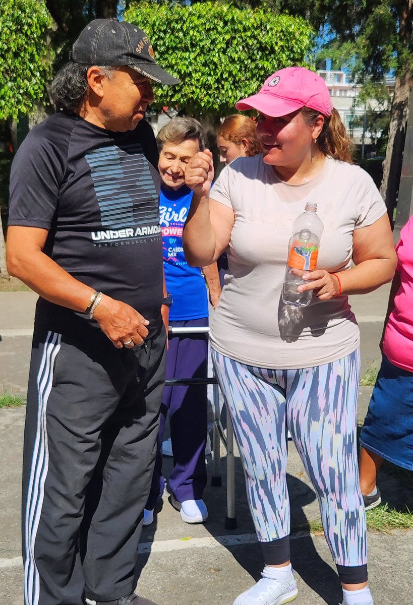 Eli_Mateos_CDMX's tweet photo. En la Clase de #Zumba y #CardioMix esta mañana. Realicemos ejercicio diariamente, para lograr un equilibrio entre el trabajo diario y la salud. CardioMix #EliMateosSíTrabaja https://t.co/LAZAXHAgJh