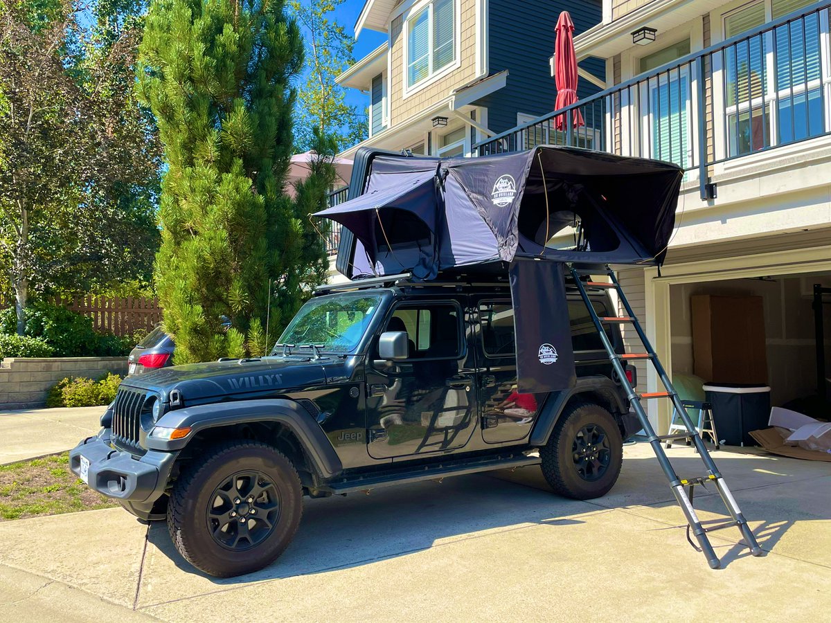 jyjsim's tweet image. #rooftoptent installed on my #wrangler! Getting ready for #camping next week!