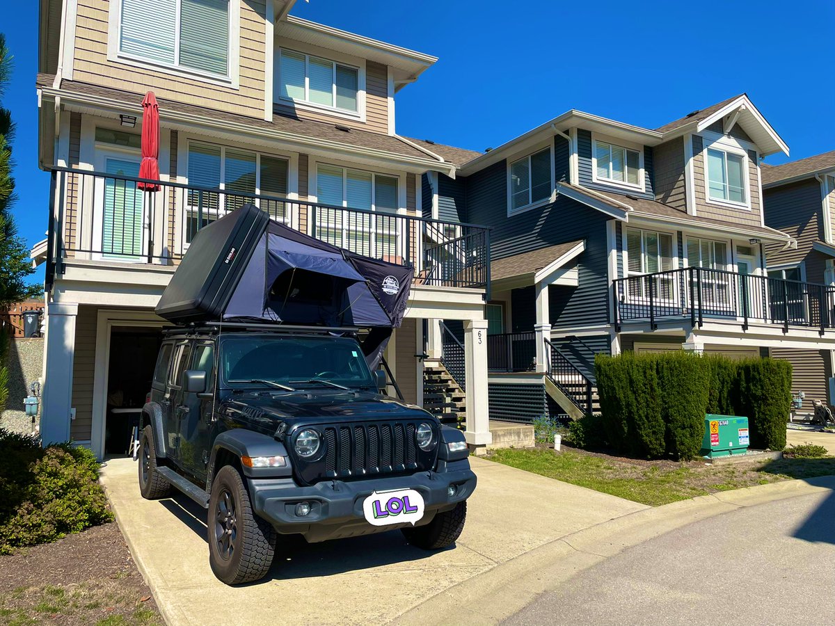 jyjsim's tweet image. #rooftoptent installed on my #wrangler! Getting ready for #camping next week!