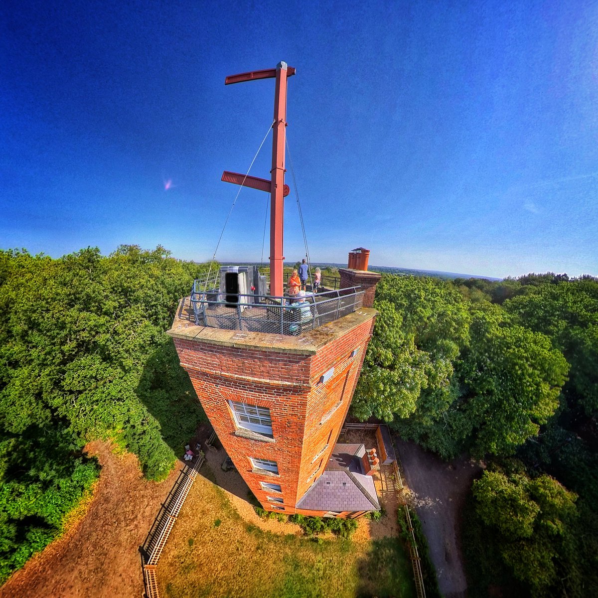 cyclopstv's tweet photo. Great 360 views for miles from the top of the Chatley Heath Semaphore Tower today.

Those nice people of @landmarktrust have had an Open Day today (Saturday)... and they will again tomorrow (Sunday!)... Go and say "hello!". They'll even show you how to operate the moving arms. 😁 https://t.co/ONAnrM9BEk