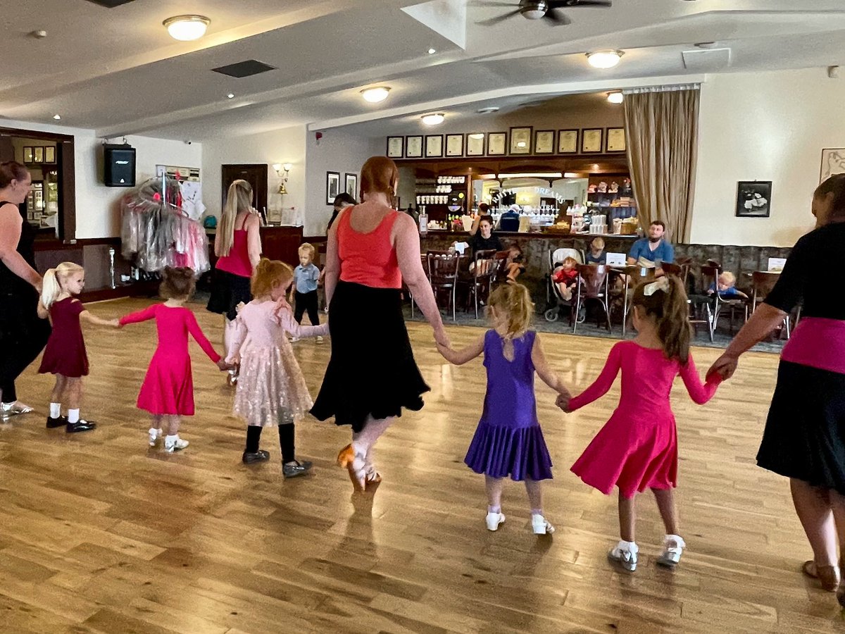 💃🏻SO great to welcome our dancers back after the Summer!💃🏻
Very pleased we have air-con too!!😃
#SaturdayClasses #KidsClasses #CoolKids #DanceSchoolHull #RhythmAndDreams