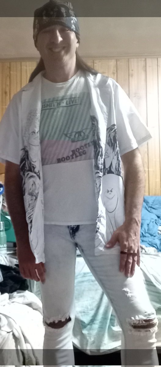 Frizzvisions30's tweet image. Going to see AEROSMITH at UBS