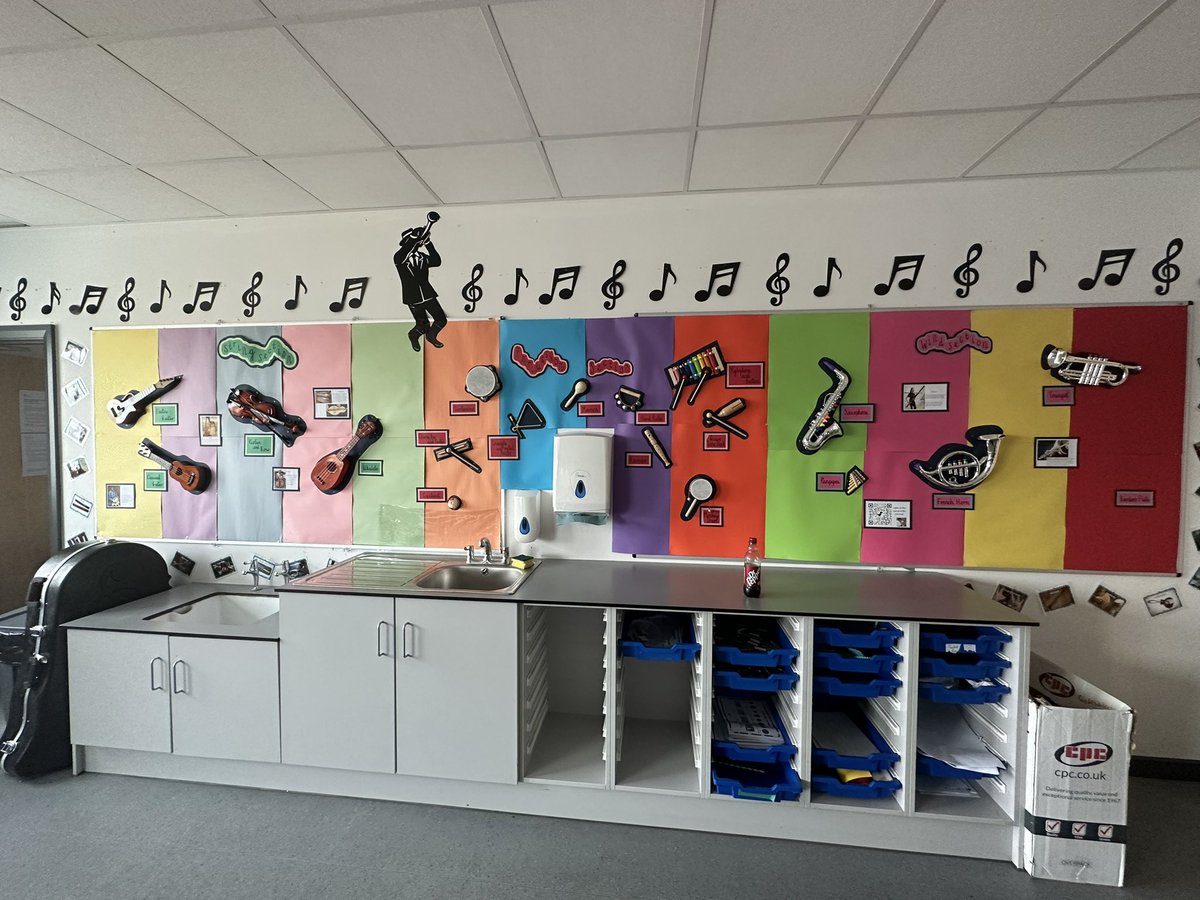 Massive shout out to <a href="/GBS_MissBibi/">@GBS_MissBibi</a> on the AMAZING revamp of the music room <a href="/GoresbrookSc/">Goresbrook School</a> 
Who is excited to teach/learn in here?? 👏🏻 👏🏻
