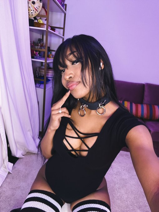 I&rsquo;m ur mommy now 🖤❤️&zwj;🔥 https://t.co/yHhlh7s1JH