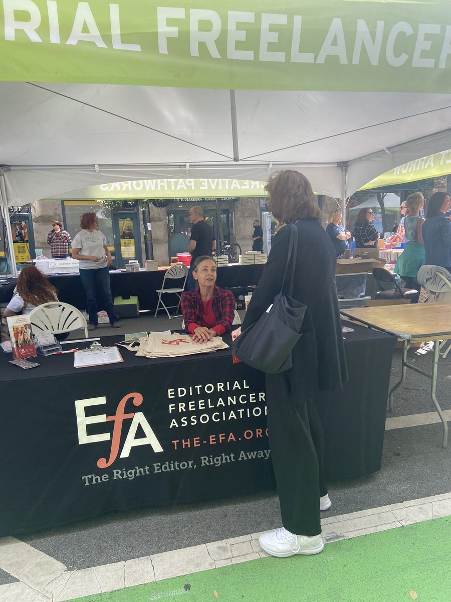 I had so much fun and met some great writers and editors during my first time volunteering at the @EFAFreelancers booth at the #printersrowlitfest - I love my #editingcommunity !