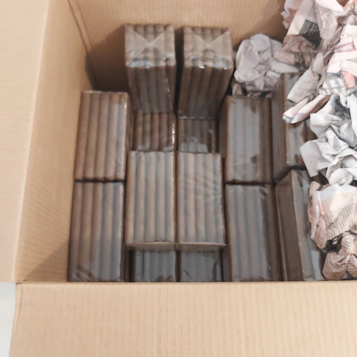 Miamicigars_'s tweet photo. Habano dark, cigars for sale!!!
Bundle 25 each/ 7'X50
$35.00  the best clasic smoke
#SmokeChallange #forsale #habano #smokers https://t.co/mqJS968z1w