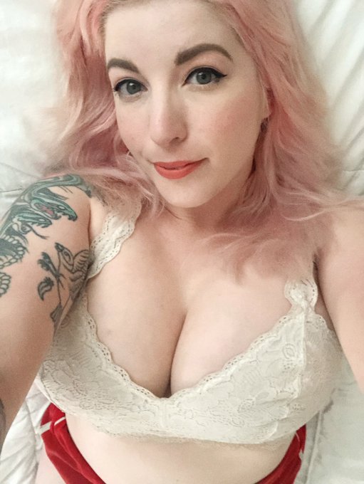 online for a little bit! find me on https://t.co/dcu2lakLqD and https://t.co/4zO1LrgpDC for shows! https://t