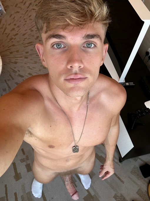 Can you keep the eye contact? ☺️ https://t.co/SU2FdWdzl1