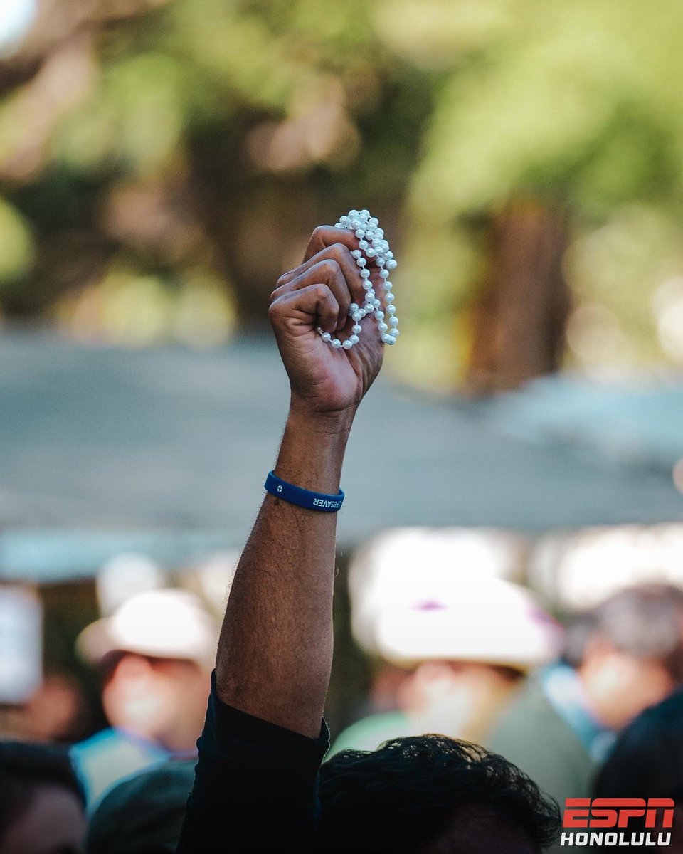 ESPNHonolulu's tweet photo. Walk to fight suicide. @afspnational

You can call, text, or chat 988 anytime if you or someone you care about is struggling with thoughts of suicide.

#NationalSuicidePreventionMonth #togethertofightsuicide #OutofDarknesswalk #AFSPHawaii #SuicidePrevention #MentalHealthMatters https://t.co/hemPyogNsn
