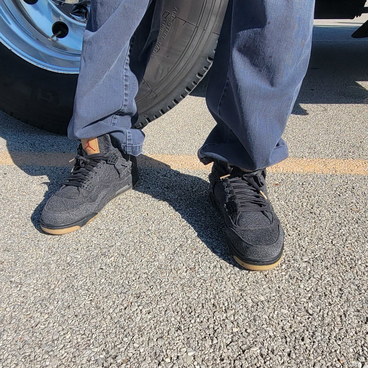 210Gotkickz's tweet image. Hmm now to put it all away. Also today's work kicks is my toughest pair. Still can't get them to rip or age. 🤷🏽‍♂️
#TruckerProblems 
#rockemdontstockem
