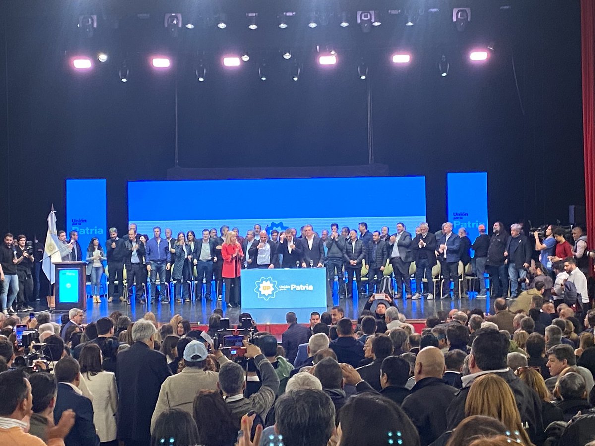 Hoy junto a Gobernadores, Senadores, Diputados, Intendentes y el Movimiento Obrero Organizado dijimos presente en esta reapertura de Campaña #MassaPresidente2023 , donde los ejes fundamentales son la producción, el desarrollo y el trabajo , acompañando la movilidad social