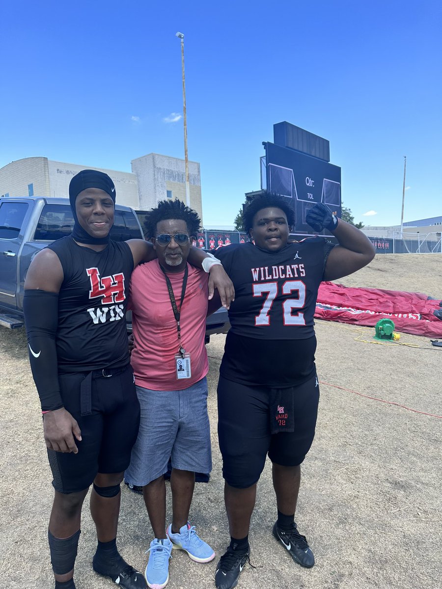 winfredmoore6's tweet photo. Yesterday morning some of our former players came back to FMJH to visit before the big game against HP last night. Today they finished it, 51-41! Way to go LHHS Wildcats! FMJH Chargers for life💜🤍🖤🤍 https://t.co/fHeromanIF