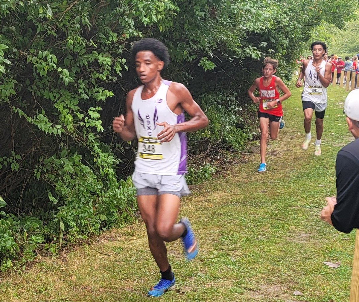 BDtrack's tweet photo. Giants Fanuel Tikabo and Aaron Perez-Tovias also making moves, moving up at the BD Invitational today https://t.co/LF81bKiKIb