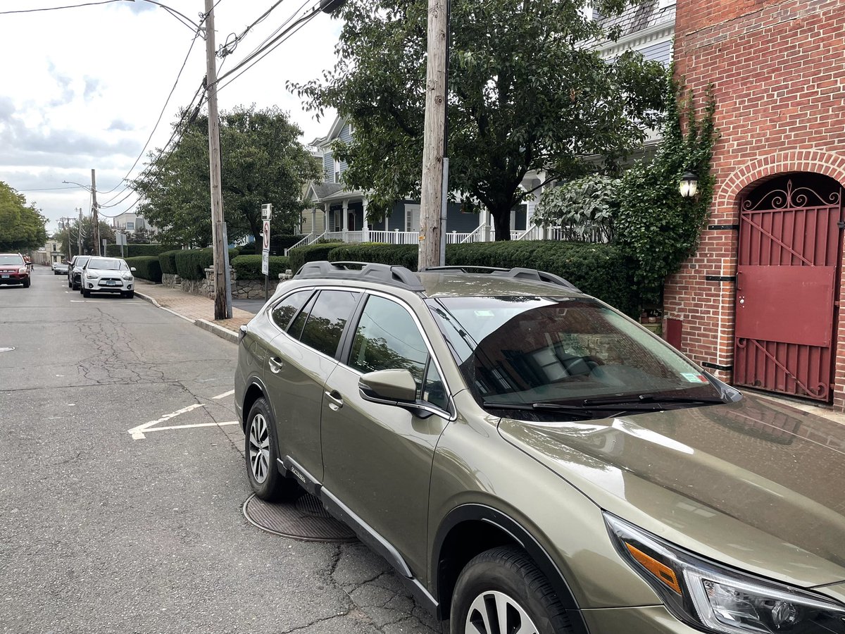 QuestFanning's tweet photo. This is some real chicken-sh#t stuff @Norwalk_CT @NorwalkCtPD. My wife & I LOOKED for the parking regulation signs & saw none.
ZERO are visible from the spot& before getting to the spot my eyes were on the road.👀
We’ll be SKIPPING dinner $$ in Norwalk tonight.😡
#PoundFoolish https://t.co/eshZpodgvY