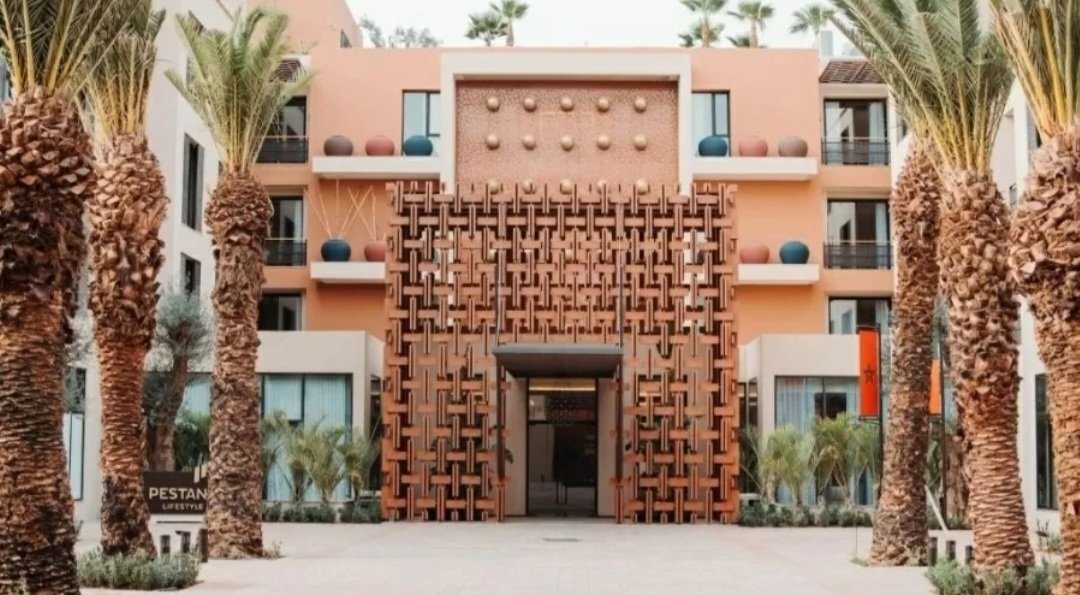 Cristiano Ronaldo disponibilizou seu hotel 'Pestana CR7' em Marrakech (Marrocos) para abrigar os afetados pelo terremoto que devastou o país, e até o momento já deixou mais de 1,3 mil pessoas mortas. 

"Começamos a procurar voos, que esgotaram num instante. Tivemos de pagar uns