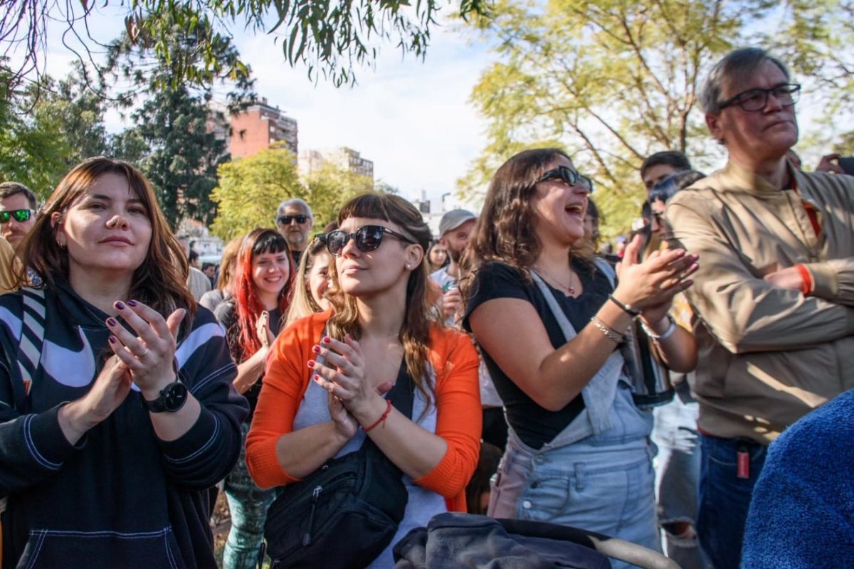 PMCapital's tweet photo. #HayAltenativa | En el Parque Avellaneda relanzamos la campaña porque vamos a entrar en ballotage y ganar la ciudad ✌️
#PeronismoMilitante
#PMCABA https://t.co/qqylvRYR5Z