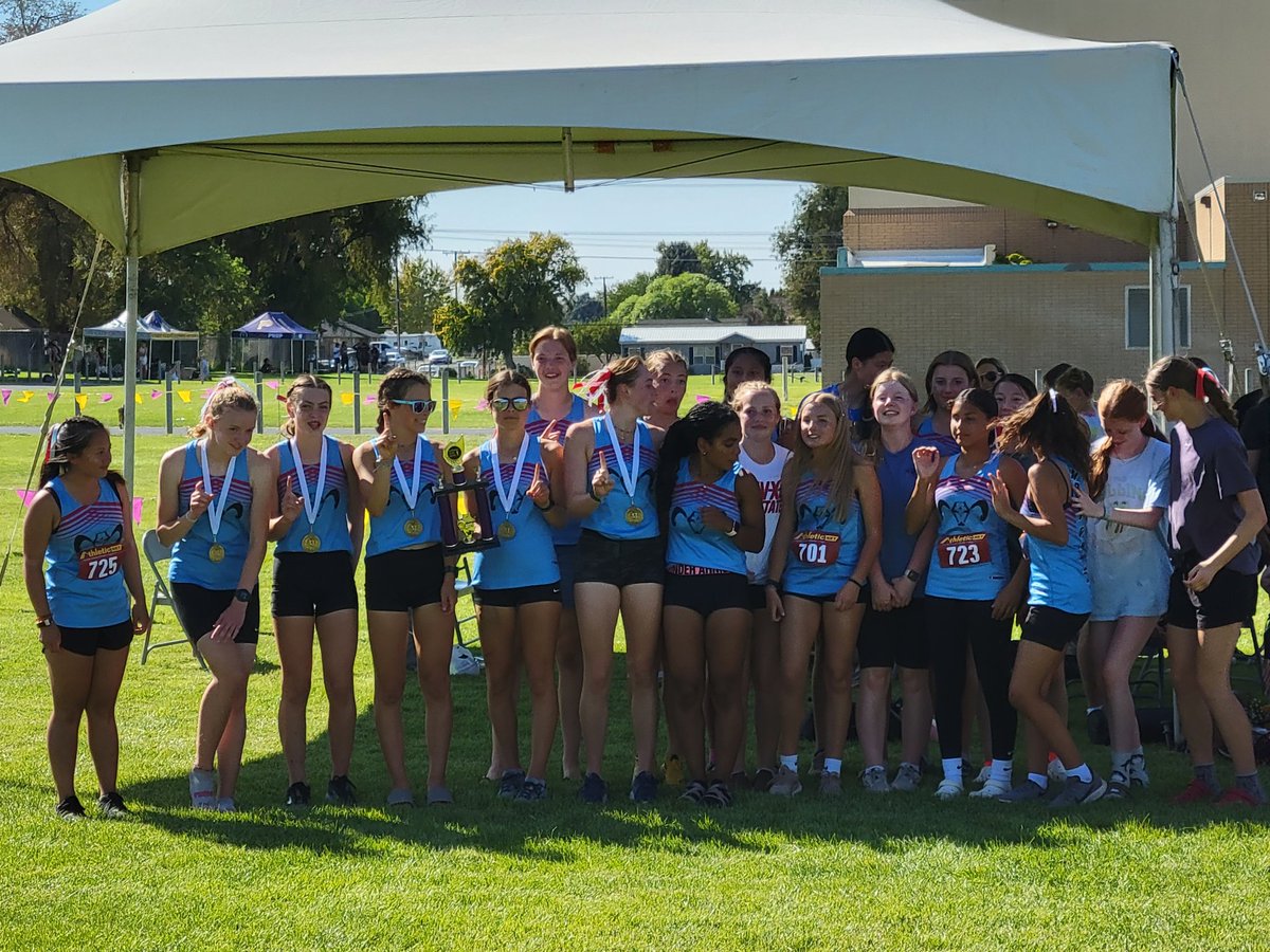 wvramtrack's tweet photo. #WVHSXC girls XC with the win at Hermiston https://t.co/gFWdztsmcz