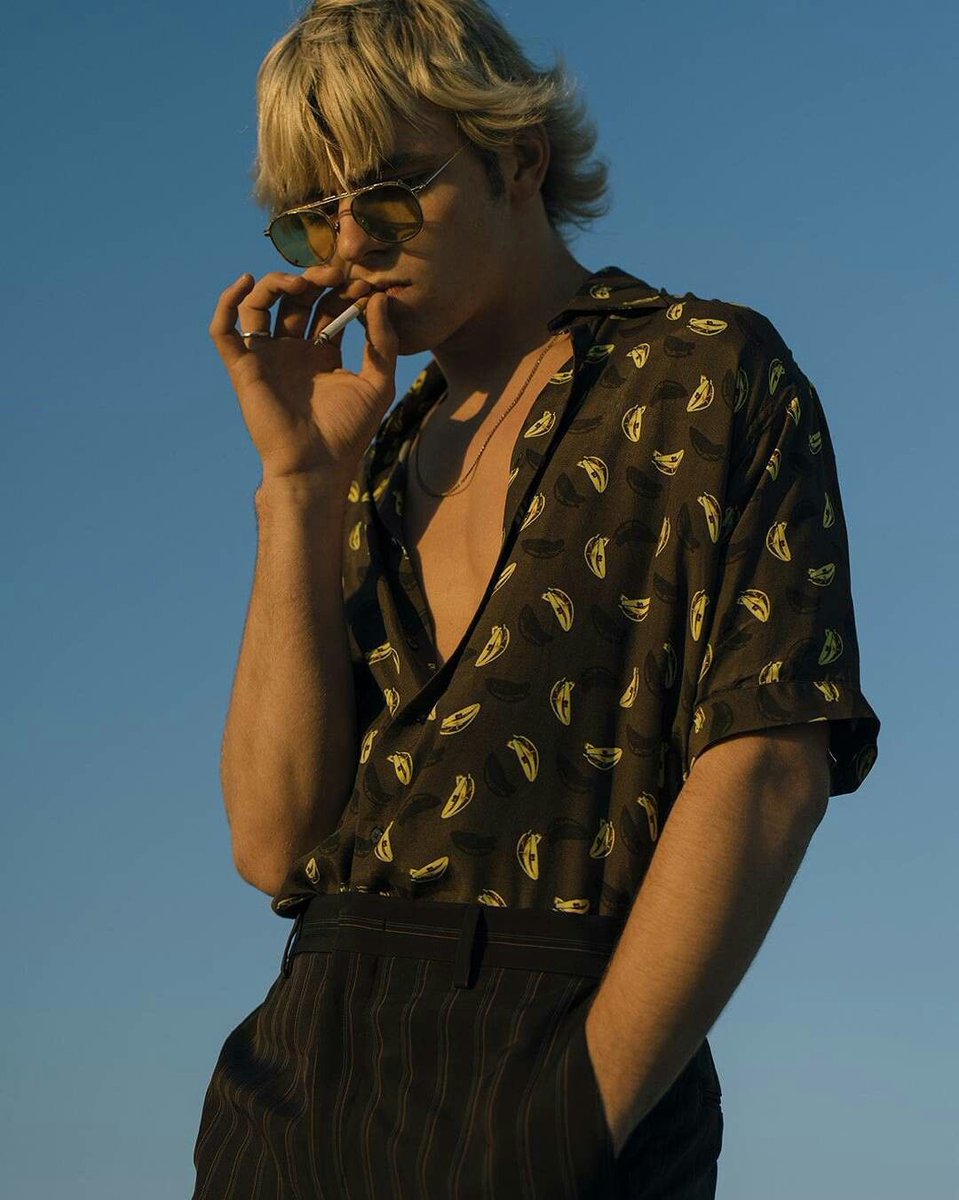 VibrantCrux's tweet image. colbys posted:

😎🚬