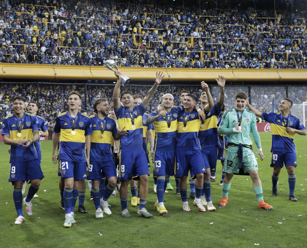 agdws's tweet photo. ¡@BocaJrsOficial, campeón de la Intercontinental Sub20! 🏆

Felicitaciones a los jugadores, al cuerpo técnico, al presidente Jorge Amor Ameal y al vicepresidente Juan Román Riquelme, y a todos los hinchas de Boca Juniors. 

¡El trofeo de la Intercontinental se queda en Sudamérica! 💪🏻