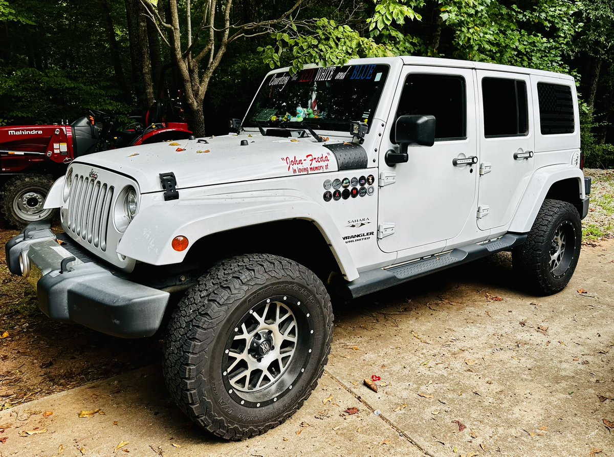 lyndajenkins71's tweet photo. My girl got a few upgrades ❤️✌🏻olllllllo #jeeplife #bestlife #jeepgirl #jeepmafia #hairinthebreeze #freedompanels #topless #prettygirljeeplife #playdirty #offroad #adventure https://t.co/fbOxMOqRU0
