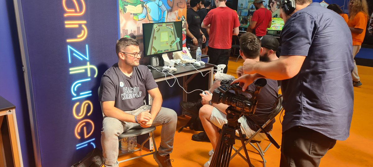 ChudleyGamesUK's tweet photo. Day 2 of @IGFestUK down, better late than never to post but we got to meet some great people , we'll be there again tommorrow so if youve missed us so far be sure to pop by the @Tranzfuser stand and come have a play!!
#indiegame
#indiedev https://t.co/lpFkaM6NDY