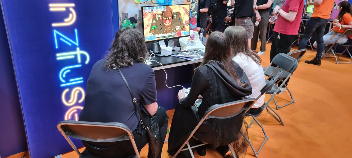 ChudleyGamesUK's tweet photo. Day 2 of @IGFestUK down, better late than never to post but we got to meet some great people , we'll be there again tommorrow so if youve missed us so far be sure to pop by the @Tranzfuser stand and come have a play!!
#indiegame
#indiedev https://t.co/lpFkaM6NDY