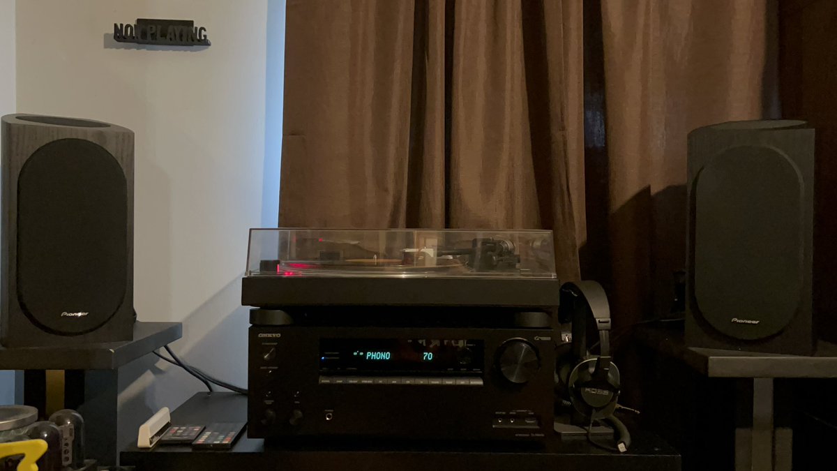 Record_Spinner's tweet photo. Recently, an Onkyo TX-NR696 receiver and Pioneer SP-BS22A-LR Bookshelf Speakers came into my possession! Both of these additions pair extremely well with my trusty Audio Technica LP-120X!
#onkyo #pioneer #speakers #stereoreceiver #listeningroom #hifi #audiotechnica #turntable https://t.co/hBi1sGgzzz