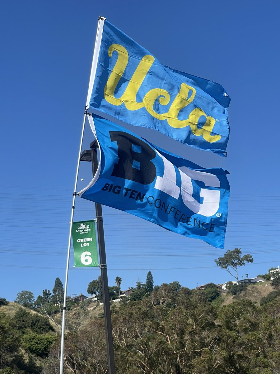 BruinReport's tweet photo. #UCLA fans tailgating and representing well before the game outside Snapdragon Stadium. https://t.co/NRntT9YYTA