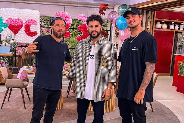 SurfNewsBrasil's tweet photo. BRAZILIANSTORM 🇧🇷🇧🇷🇧🇷🇧🇷🇧🇷🇧🇷

2014 Gabriel Medina
2015 Adriano de Souza
2018 Gabriel Medina
2019 Ítalo Ferreira
2021 Gabriel Medina
2022 Filipe Toledo
2023 Filipe Toledo https://t.co/dOj6fCXimj