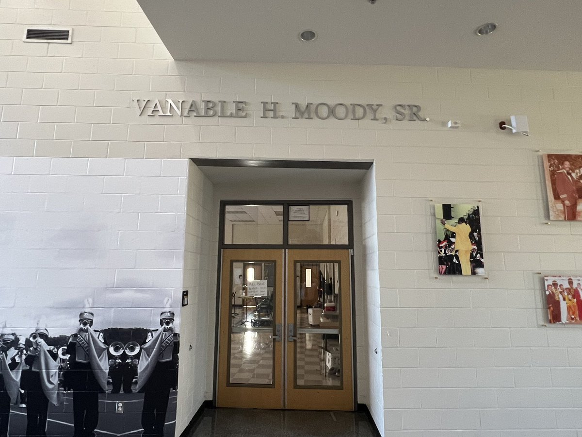 It was an Honor to participate in the dedication for Mr. V. Moody, Sr. 40 years of service at one school is amazing!!!!  #apsarts
<a href="/apsDouglassHigh/">Frederick Douglass H</a>