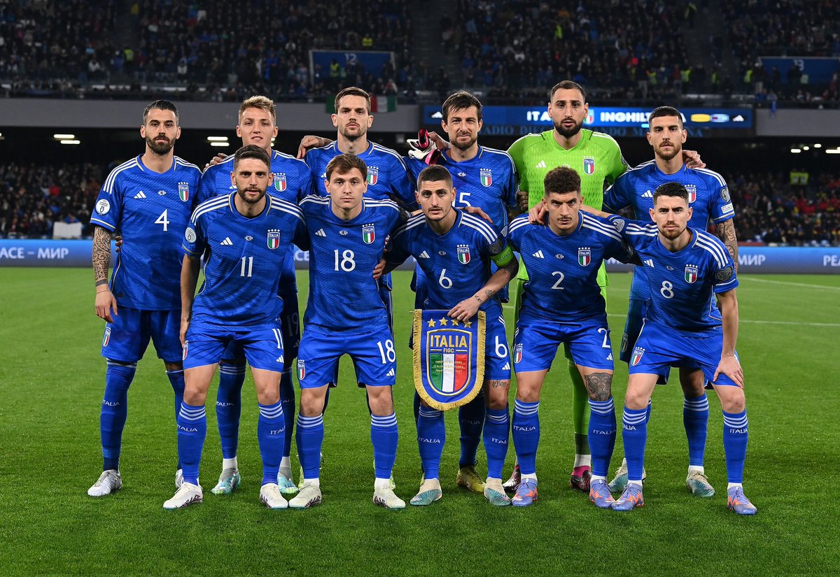 Se stasera non ci metteva le mani #Donnarumma era partita già bella persa nel #primotempo 💪 ma abbiamo la fortuna 🍀 di averlo tra i pali 🧤 e il #CT #Spalletti lo sa.

#NazionaleItaliana nessuno in discussione 💪🍀🇮🇹👊💯
Le discussioni le facciano giornalai venduti al #Milan