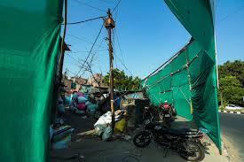 varunkapurz's tweet photo. Now that the photo sessions for #G20India2023 are over, can the government look at the real problems of the Indian people & not cover them behind the big hoardings and covers that were put to hide the real problems & poverty?
#Shame #SaveMyCountry #India #ChooseWisely #Elections2024