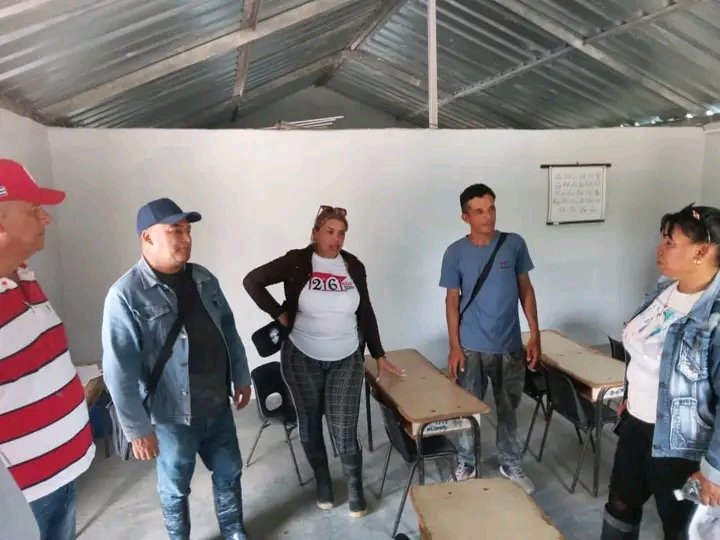 GamezLilianny's tweet photo. Recorren Diputados a la Asamblea Nacional por #Cacocum sitios de interés socio-económicos en los Consejos Populares de Cristino Naranjo y Cañada Ancha.
#ContinuidadYMasProgreso #AnapHolguín https://t.co/tAuxqdKRw3