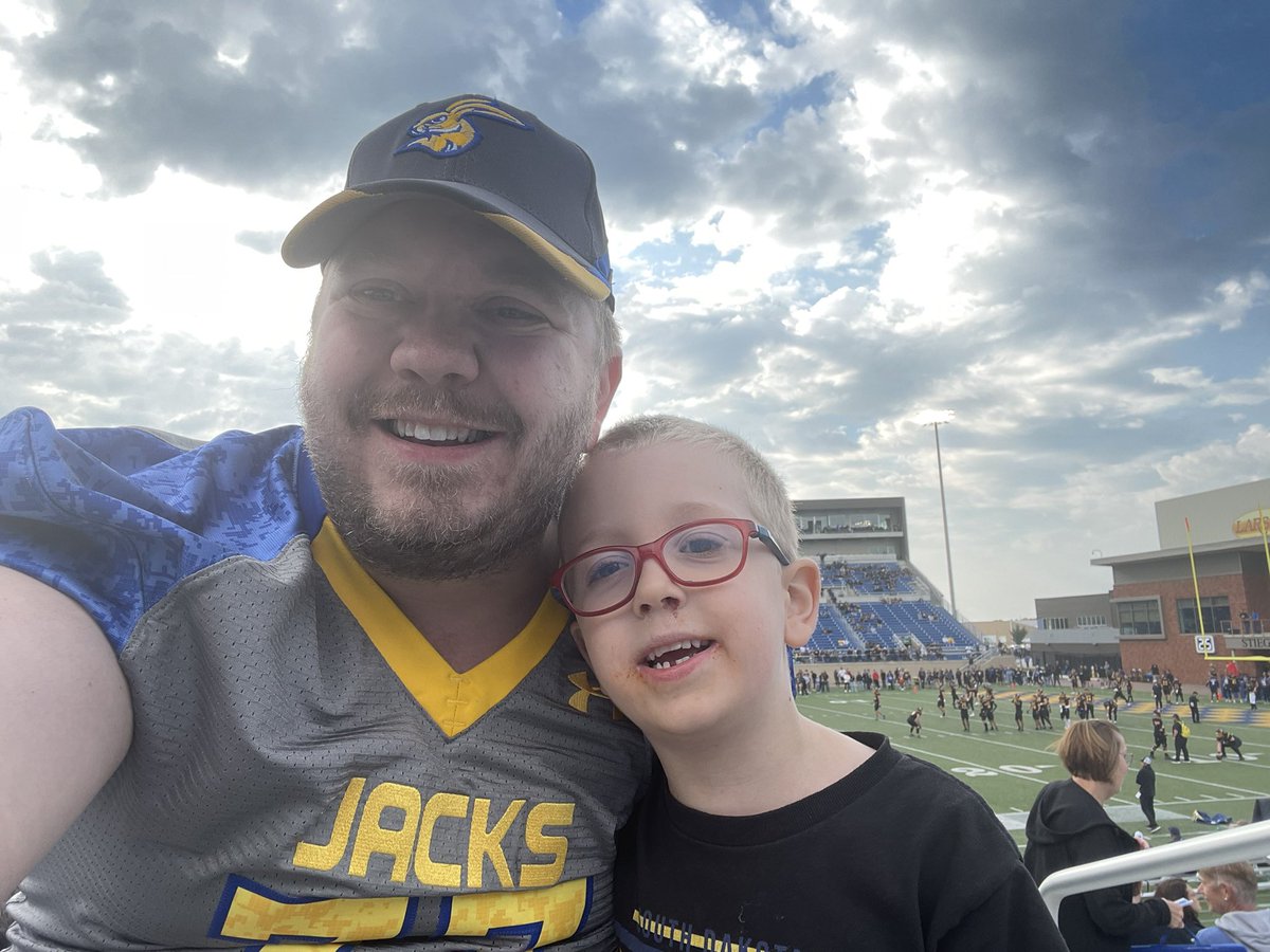 MissyKay777's tweet photo. Another Saturday in Jackrabbit territory! #GoJacks #earsup #gojacksfb https://t.co/56XtPL3hqx