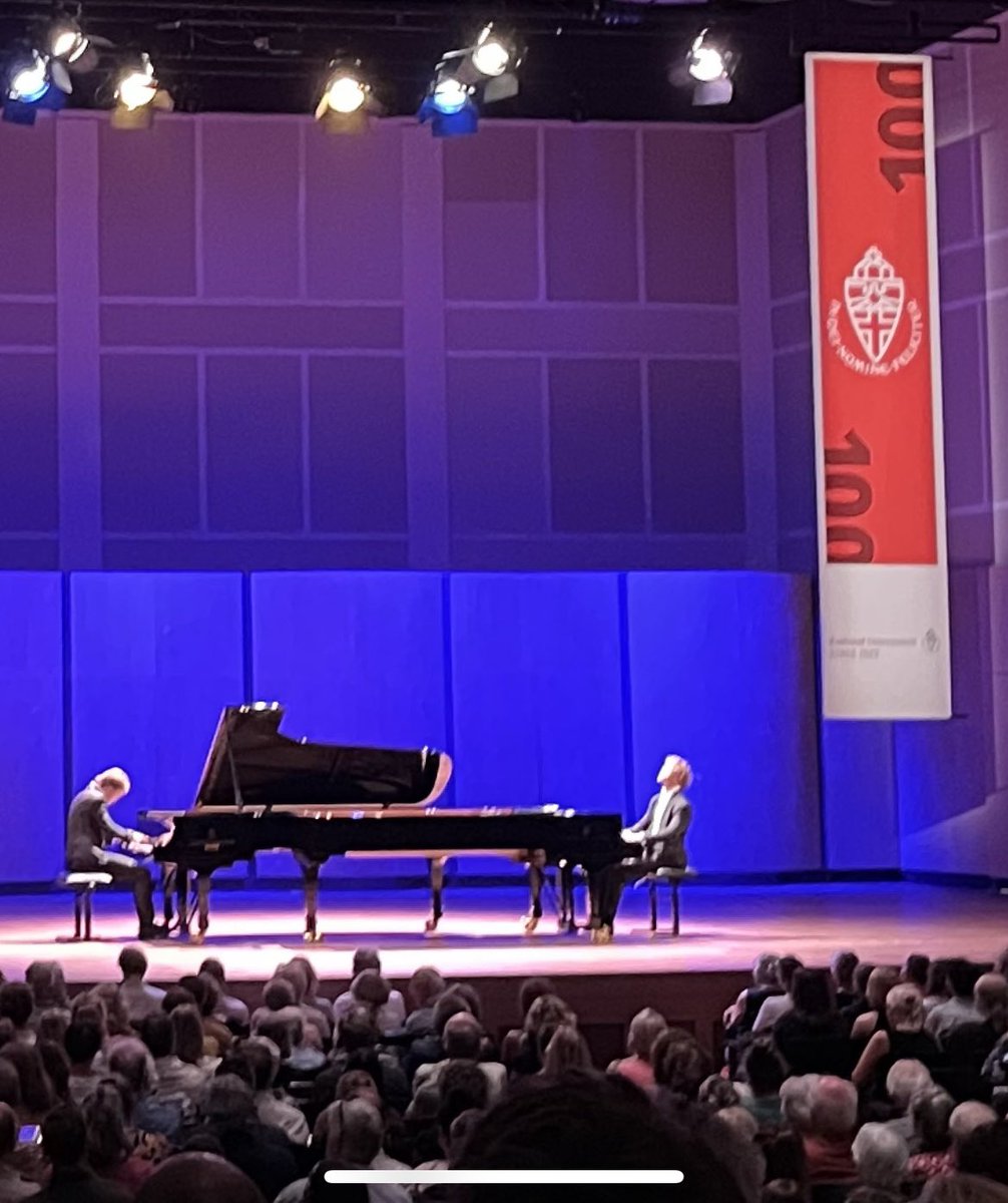 Wat rocken Arthur en Lucas Jussen! Geweldige avond in <a href="/De_Vereeniging/">De Vereeniging</a> ter gelegenheid van 100 jarig bestaan @RechtenNijmegen. Met alumni, docenten en medewerkers.