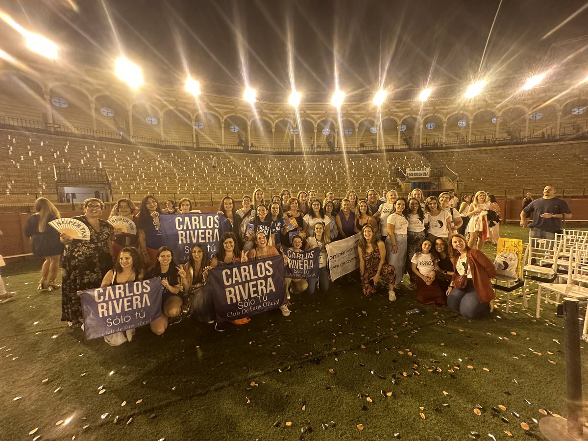 SoloTu_ESP's tweet photo. Un fin de primera etapa espectacular en Sevilla. 

Volveremos con mucha energía seguro! 

@_carlosrivera te queremos! 🤍💙 @OnlineRiveraEsp 

#onlinerivera #solotu #carlosrivera #nochedemaestranza https://t.co/1xEjynZ627
