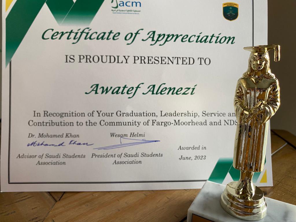 يبارك النادي السعودي بجامعة داكوتا الشمالية للطالبة/عواطف العنزي، بمناسبة حصولها على شهادة الماجستير في تخصص "الإحصاء التطبيقي".

كما يتمنى النادي للأستاذة عواطف المزيد من الانجازات والنجاح في مرحلتها القادمة من مسيرتها العلمية والعملية 🎓💐