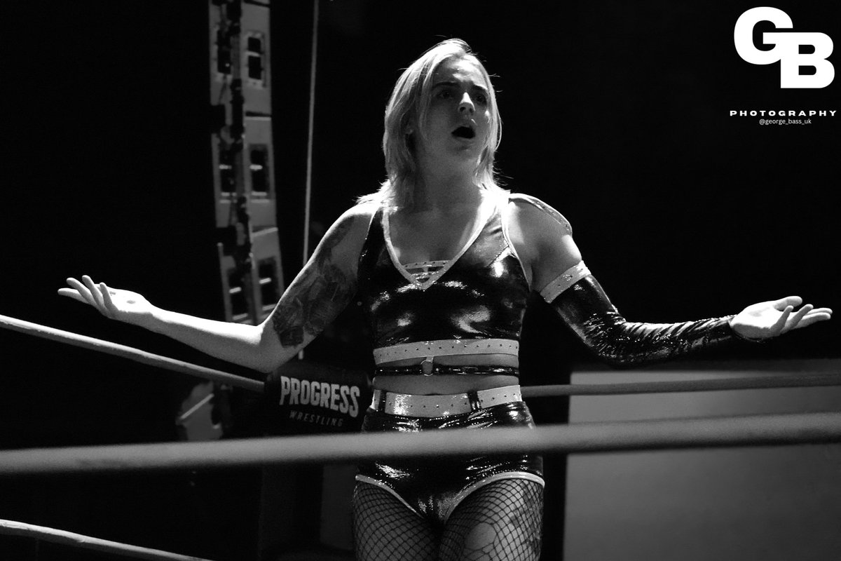 george_bass_uk's tweet photo. A more vicious match than you could ever imagine between @mothfromdaflats and @lizzyevo97 at @ThisIs_Progress #Chapter155 https://t.co/GY6nRGHw58
