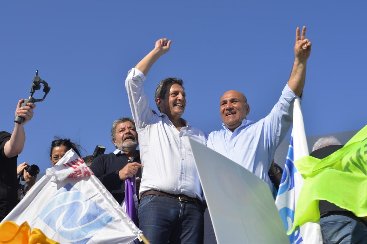 Impresionante acto en Tucumán junto a gobernadores, dirigentes y compañerxs de distintas provincia de nuestro querido país, encabezado por el candidato de todxs, <a href="/SergioMassa/">Sergio Massa</a>.

Seguimos uniendo fuerzas para que el futuro de la Argentina sea luminoso y próspero.

Gracias