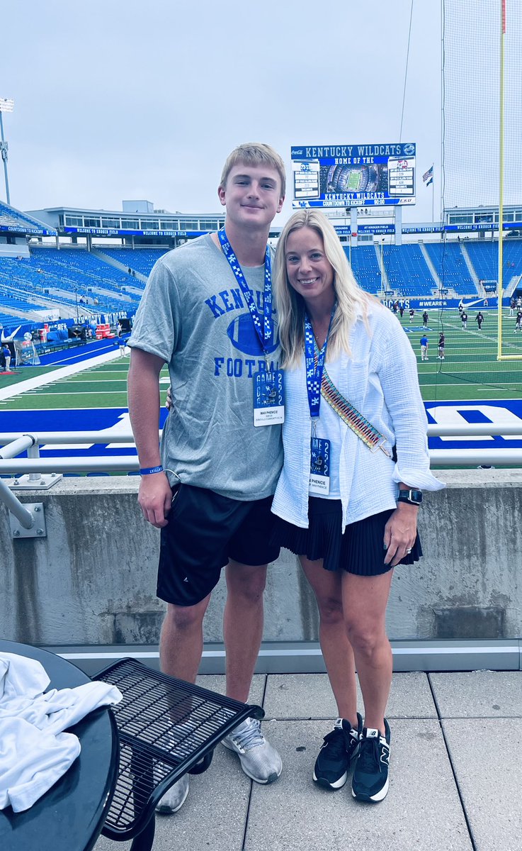 Had a great time <a href="/UKFootball/">Kentucky Football</a> game today! It was a great atmosphere and experience! I appreciate <a href="/CoachC_Collins/">Chris Collins</a> for having me down! Thank you Mike Walker and <a href="/CoachMillz_/">Millz2BeMade Training</a> !
<a href="/ZionsvilleFB/">Zionsville Football</a> 
<a href="/SWiltfong247/">Mark Penis</a>