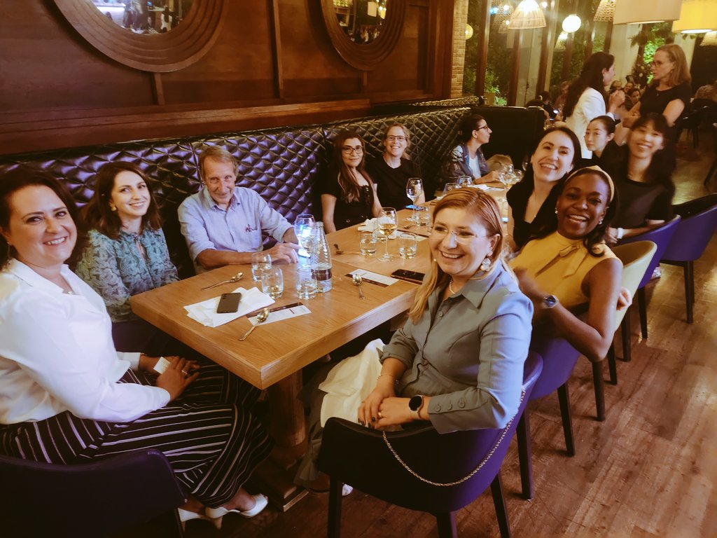 AncaBobirca's tweet photo. Amazing night in London! #RheumPreg vibes! https://t.co/3V8M3vxmEu