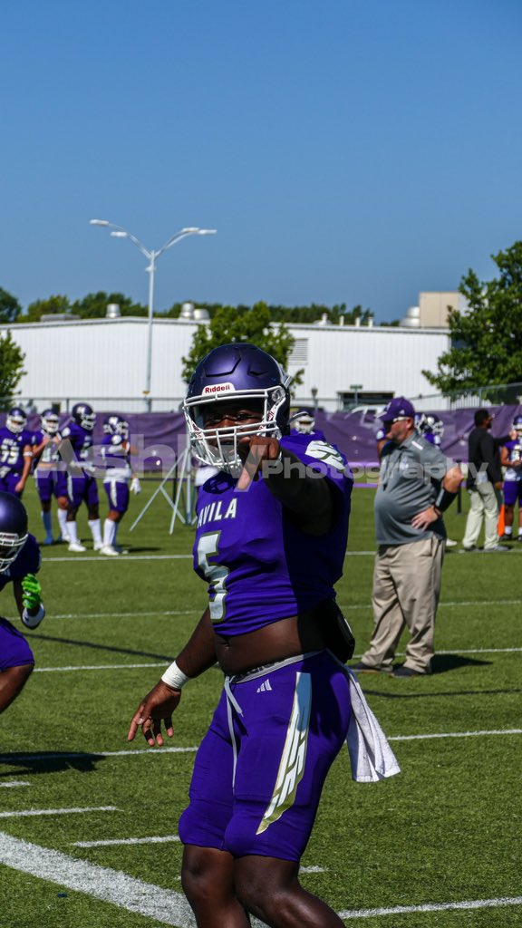 keatonashby22's tweet photo. Good luck @AvilaFootball 

#GoAU // #BeatFriends https://t.co/Dq9WQT0fJg