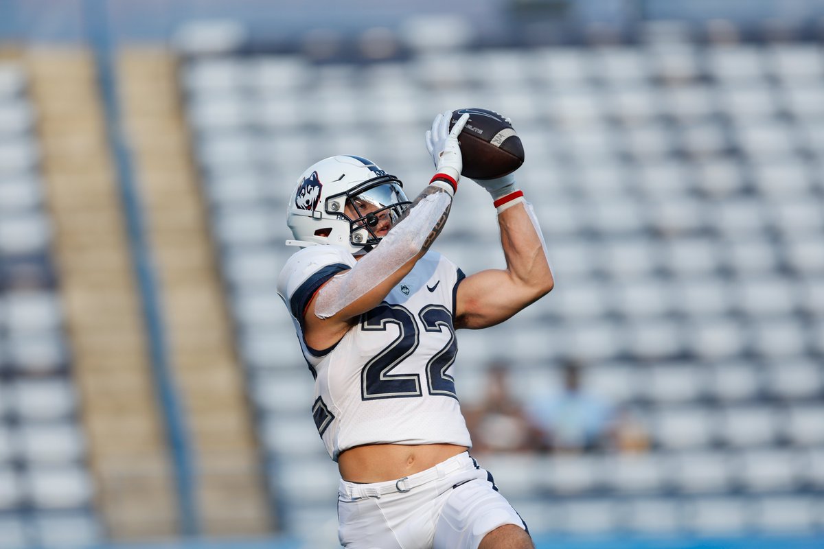 UConnFootball's tweet image. Icy on the Road 🥶

#TheReload