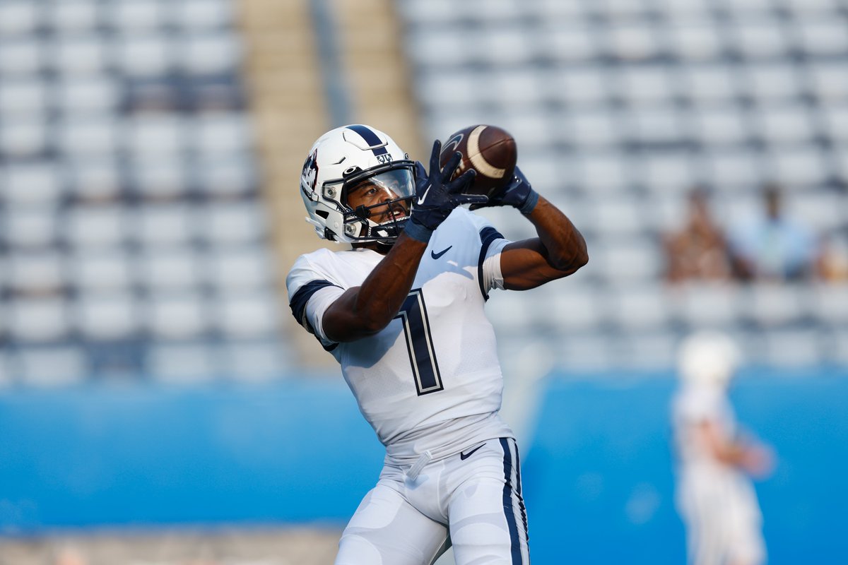 UConnFootball's tweet image. Icy on the Road 🥶

#TheReload