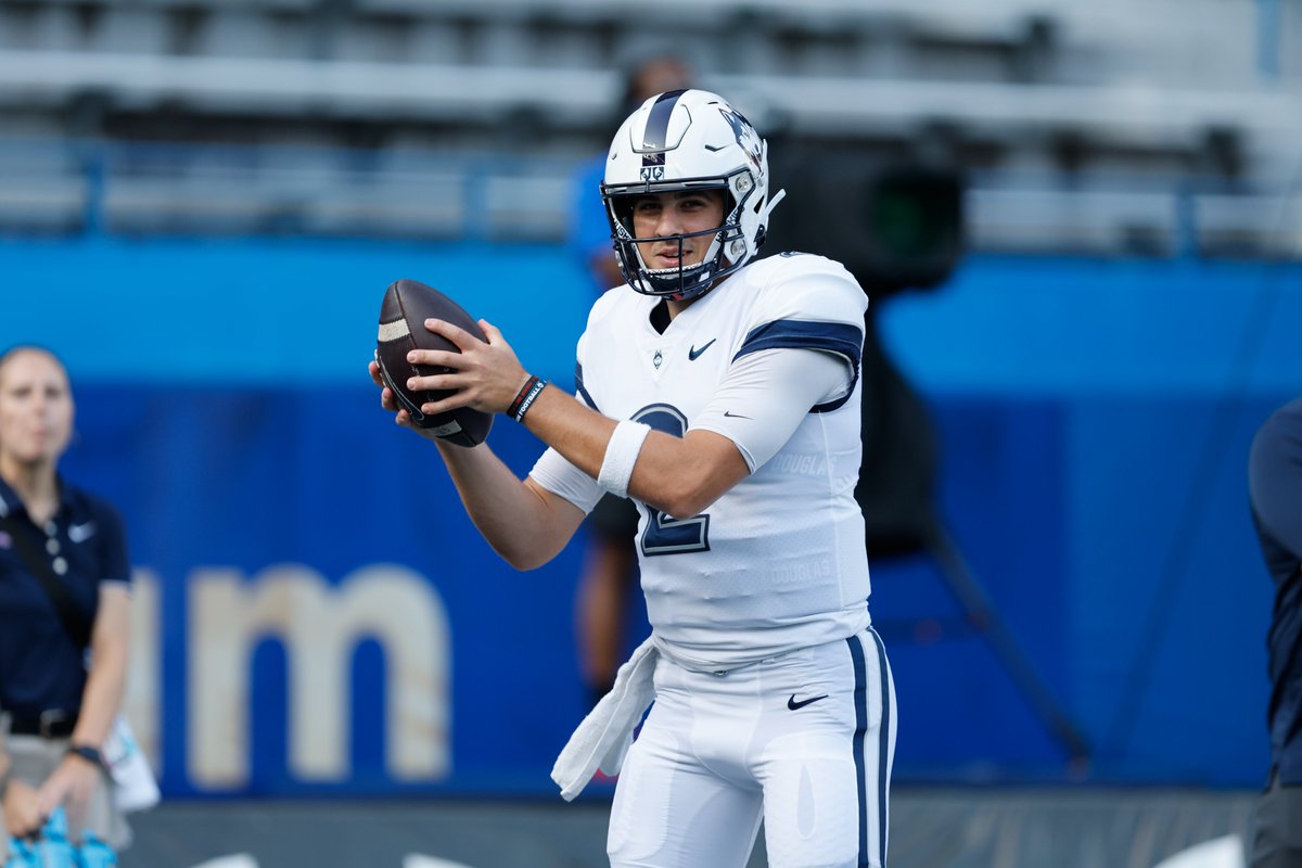 UConnFootball's tweet image. Icy on the Road 🥶

#TheReload