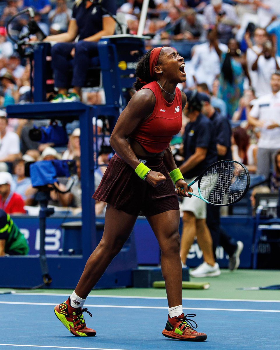 viewsfrance's tweet photo. À 8 ans, Coco Gauff dansait dans les tribunes de l’US Open pour célébrer le sacre de Serena Williams.

11 ans plus tard, elle vient d’y remporter son premier tournoi du Grand Chelem 🏆 https://t.co/ycug2Orc6T